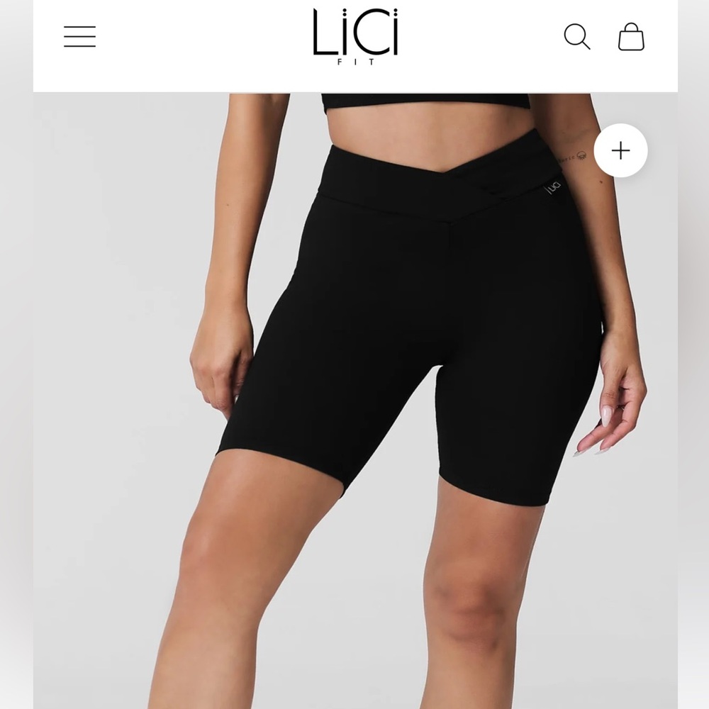 Lici fit black scrunch butt biker shorts